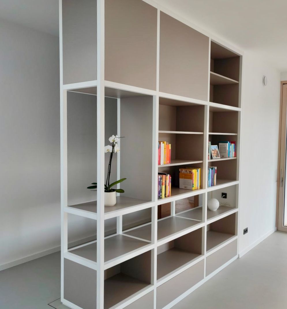 Bücherregal